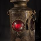 La lanterne du Bonaparte après restauration [alliage cuivreux et verre, 47 x 25 cm, Expertise F. Cibecchini, Drassm-MCC, n°inv. 4662] (© F. Osada)