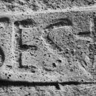 Timbre SES suivi d'une ancre sur la lèvre d'une amphore Dressel 1 (© Archives Drassm)