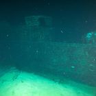 Vue du flanc de l'épave avec ses hublots encore intacts (Cliché de la vidéo du ROV © DRASSM)
