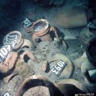 Cols d'amphores visibles en surface avant dégagement (©A. Chéné, CNRS, Aix-Marseille Université, Centre Camille Jullian)
