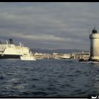 Vue de L'Archéonaute et d'un ferry sortant du port de Marseille, fouille de C. Dovis (© D. Metzger/DRASSM)