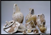 Vue d'une partie des céramiques trouvées sur l'épave (© P. Foliot, CNRS, Aix-Marseille Université, Centre Camille Jullian)