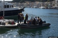 Embarquement des plongeurs pendant la campagne de fouilles 2016 (©Lionel Roux - CNRS-CCJ)