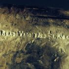 Détail du chaudron de cuivre : inscription NELLE BLAD : VEIG : 3L : I =I : 1./2 = I A° 1685 (Cliché M. L’Hour-DRASSM, © DRASSM)