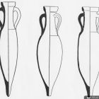 Trois variantes d'amphores Dressel 12 à saumure avec bouchon de terre cuite (dessins L. Ducaruge, Y. Rigoir, d'après Benoit 1956, fig. 1.11-13, p. 24 © L. Ducaruge, Y. Rigoir)
