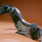 Garniture d’accoudoir à protomé de mule et médaillon à buste de Silène (Cliché A. Chéné-CCJ-CNRS © CCJ-CNRS)