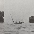 Photo du site du naufrage avec les mâts qui crèvent la surface (d'après Naufrages en Provence, Fasc. 4, 1985, p. 232)