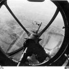 Vue au travers de la verrière d'un Heinkel 111 en vol au dessus de la Pologne en 1939 (cliché  Stempka,source Bundesarchiv, Bild 183-S52435 © Stempka)