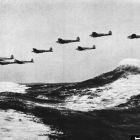 Vol de Heinkel 111 en formation au-dessus du Armel Kanal (Cliché O. Hang, source Bundesarchiv, Bild 141-0678 © O. Hang)