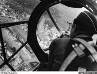 Tir à partir de la verrière du cockpit d'un Heinkel 111 en février 1941 (Cliché Stempka, source Bundesarchiv, Bild 183-S52911 © Stempka)