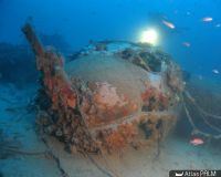 Vue sous-marine de l'avant du Heinkel 111 avec la mitrailleuse de nez encore en place (Cliché E. Tarantino, source www.notteesale.it © E. Tarantino)