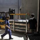 Juin 2013 : arrivée des pièces de l'arrière du chaland au musée départemental Arles antique (cliché R. Bénali © Studio Atlantis, Mdaa/CG13)