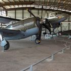 Vue de profil du P-47 conservé au Musée de l'Air et de l'Espace, décoré avec l’insigne du G.C. 2/5 La Fayette, la tête de Sioux (Source : https://www.museeairespace.fr/aller-plus-haut/collections/republic-p-47d-thunderbolt/ © Musée de l'Air et de l'Espace - Le Bourget / Frédéric Cabeza)