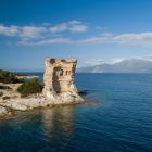 Vue sur la Tour de la Mortella dans la baie de Saint-Florent (© S. Jamme /Aquanaute Expertise)
 