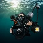 Plongeur muni d'une caméra, campagne de 2010 (© S. Jamme /Aquanaute Expertise)