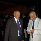 Photographie de Jean-Claude Bianco, découvreur de la gourmette, et François Giraud-d'Agay, neveu d'Antoine de Saint-Exupéry, au Musée du Bourget (© Ph. Castellano)