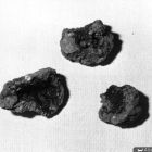 Boules de bitume découvertes sur l'épave (© Archives Drassm)