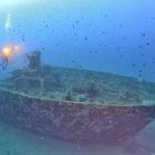 Vue sous-marine de la proue de l'Insuma (© Corse Images Sous-Marines)