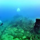L'épave de l'Insuma vue depuis les restes de sa poupe (© Corse Images Sous-Marines)