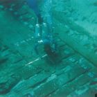 Plongeur/Plongeuse sur l'épave Tour d'Agnello 2 lors de l'expertise menée en 1999 par Hélène Bernard (Drassm) © Christine Durand (CNRS/CCJ)