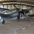 Vue de profil du P-47 conservé au Musée de l'Air et de l'Espace, décoré avec l’insigne du G.C. 2/5 La Fayette, la tête de Sioux (Source : https://www.museeairespace.fr/aller-plus-haut/collections/republic-p-47d-thunderbolt/ © Musée de l'Air et de l'Espace - Le Bourget / Frédéric Cabeza)