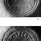 Marques circulaires incisées sur les fonds de lampes africaines : DE OFICINA CECILI (n. 1 et 2) (Cliché J.-C. Negrel © J.-C. Negrel / DRASSM)