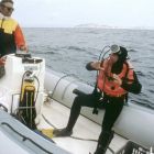 Plongeur secours du DRASSM  sur le zodiac 