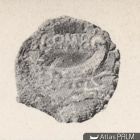 Monnaie à décor de proue de navire de guerre découverte dans le massif d'emplanture du mât de l'épave (Cliché Y. Rigoir, d'après Gianfrotta, Pomey 1981, p. 233 © Y. Rigoir)