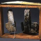 Anses de canthares en bucchero nero présentés dans leur conditionnement de la collection du Dr Pruvot (Cliché C. Durand, CCJ-CNRS © CCJ-CNRS)