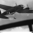 Largage de bombe sur la Pologne à partir d'un Heinkel 111 en septembre 1939 (auteur du cliché inconnu, source Bundesarchiv, Bild 101I-317-0043-17A © Bundesarchiv)