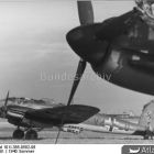 Heinkel 111 sur le sol français durant l'été 1940 (Cliché W. Wanderer, source Bundesarchiv, Bild 101I-385-0582-06 © W. Wanderer)