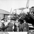 Rudolf Hess en viste en France devant un Heinkel 111, novembre 1940 (Cliché Pilz, source Bundesarchiv, Bild 101I-407-0651-09 © Pilz)