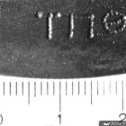 Exemple d’inscription en grec figurant sur les éléments de jambage du lit (Cliché P. Foliot-CCJ-CNRS © CCJ-CNRS)